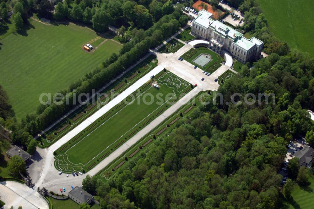 Wals-Siezenheim from the bird's eye view: Blick auf das Schloss Klessheim bei Salzburg. Das Schloss ist heute im Besitz des Landes Salzburg, und wird als Casino genutzt. Kontakt: Schloss Klessheim, Casino Salzburg, 5071 Wals-Siezenheim, Tel. +43 (0)662 854455, Fax +43 (0)662 854455-222, E-Mail: salzburg@casinos.at