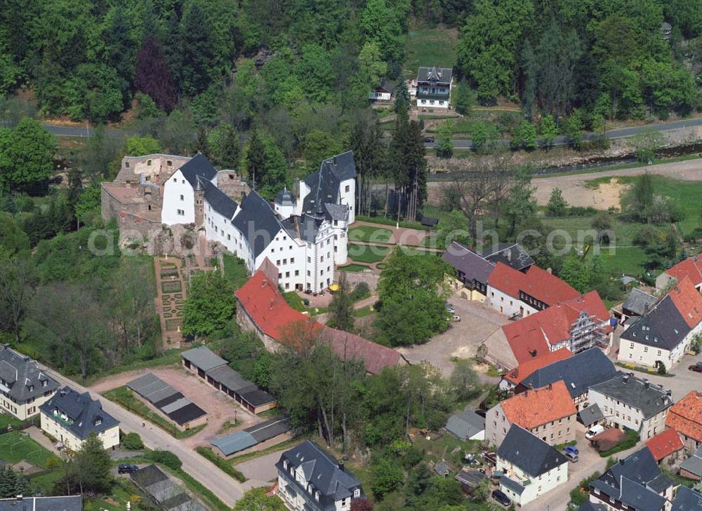 Lauenstein from the bird's eye view: Blick auf das Schloss Lauenstein, Kontakt: Schloß Lauenstein, 01778 Lauenstein, Telefon: (035054) 2 54 02,