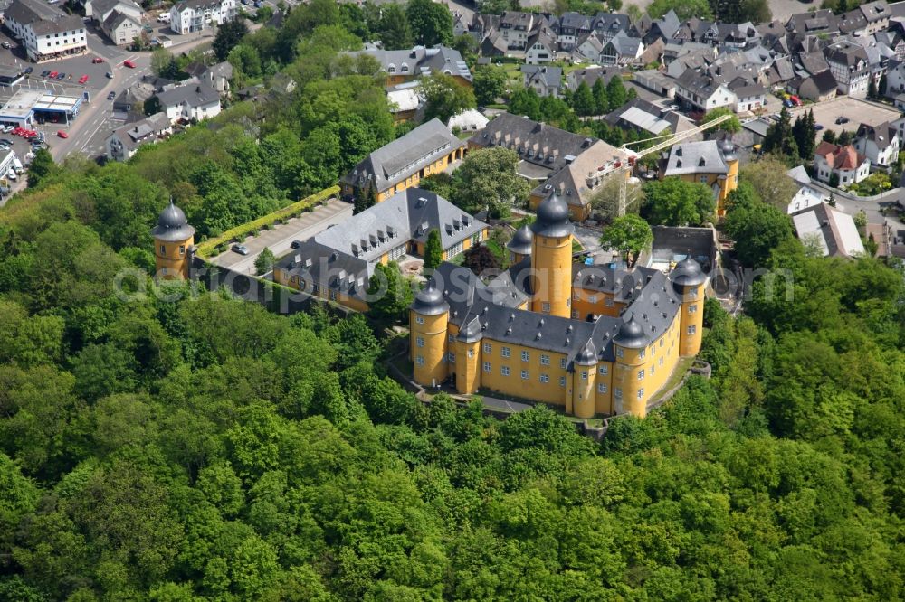 Montabaur from the bird's eye view: A view of the castle Montabur with adjoining hotel and the location of the Academy of German Cooperatives in Montabaur in the state of Rhineland-Palatinate