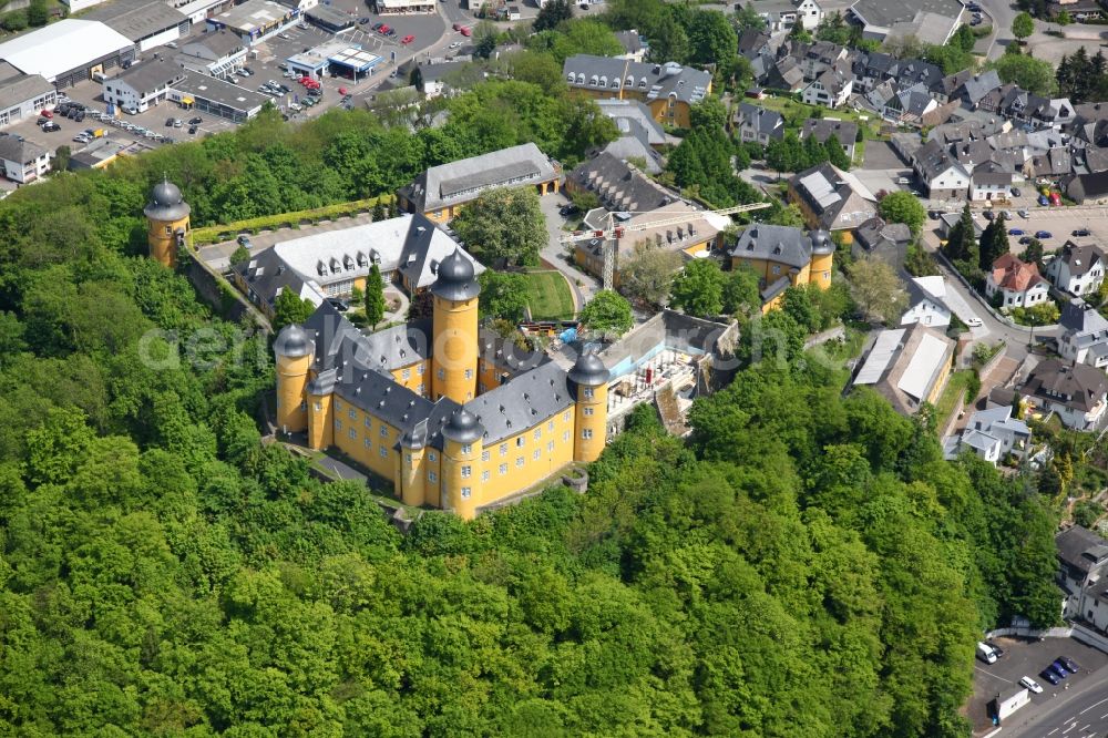 Aerial photograph Montabaur - A view of the castle Montabur with adjoining hotel and the location of the Academy of German Cooperatives in Montabaur in the state of Rhineland-Palatinate