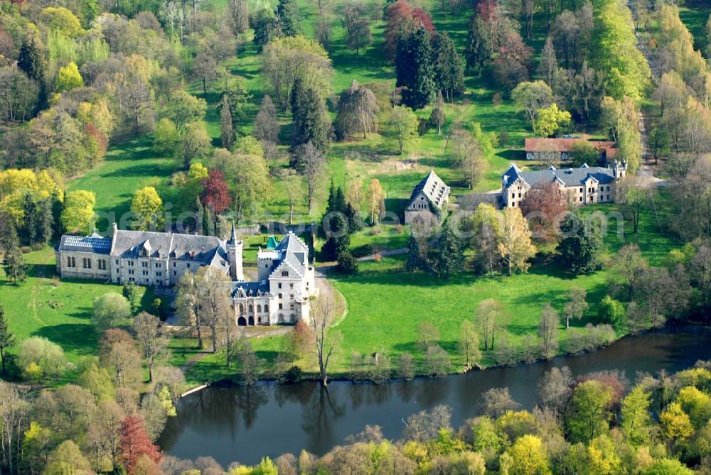 Aerial photograph Friedrichroda (Thüringen) - Blick auf Schloss Reinhardsbrunn bei Friedrichroda im Thüringer Wald. Seit dem 1085 befand sich an dieser Stelle das Hauskloster der Landgrafen von Thüringen. Währendnd des Bauernkrieges wurde es geplündert und zerstört. 1827 entstand anstelle des Klosters ein Lustschloss und später ein Landschaftspark. Heute befinden sich auf dem Gelände ein Hotel und ein Fortbildungszentrum. Kontakt: post@schloss-reinhardsbrunn.com,