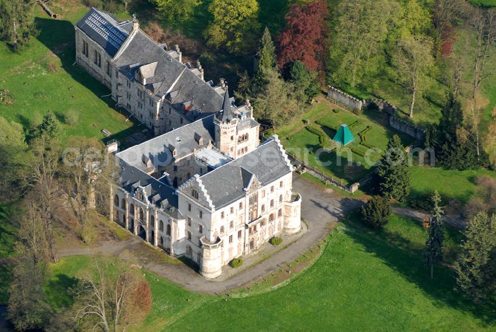 Aerial photograph Friedrichroda (Thüringen) - Blick auf Schloss Reinhardsbrunn bei Friedrichroda im Thüringer Wald. Seit dem 1085 befand sich an dieser Stelle das Hauskloster der Landgrafen von Thüringen. Währendnd des Bauernkrieges wurde es geplündert und zerstört. 1827 entstand anstelle des Klosters ein Lustschloss und später ein Landschaftspark. Heute befinden sich auf dem Gelände ein Hotel und ein Fortbildungszentrum. Kontakt: post@schloss-reinhardsbrunn.com,