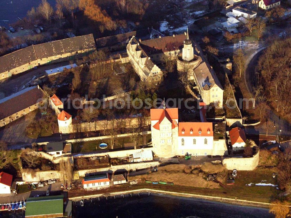 Seeburg / Sachsen-Anhalt from above - 16.01.2006: Auf einer Halbinsel an der Ostseite des Süßen Sees erhebt sich Schloß Seeburg. Die Halbinsel am Süßen See ist nicht nur mit dem Schloß sondern auch durch den ehemaligen Gutshof bebaut. Geschäftsführer:Dipl.-Wi.-Ing. Claus Dieter Meinzer; Dipl.-Ing. Manfred Müller-Jehle; Anschrift:Thaddenstraße 14a; D - 69469 Weinheim;Telefon: (06201) 6 81 81; Telefax: (06201) 1 59 01; E-Mail: csg@schloss-seeburg.de