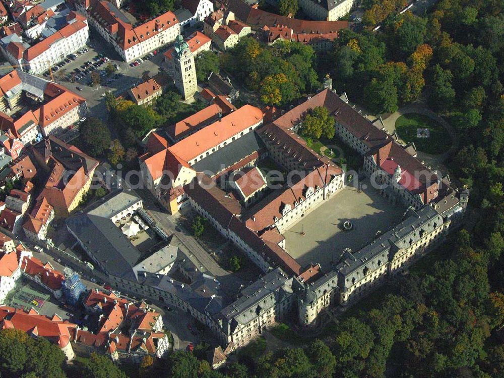 Regensburg ( Bayern ) from above - : Fürstliches Ambiente erwartet Sie in Schloss Thurn und Taxis / Schloss St. Emmeram.Sie können die Museen besuchen und in den prunkvollsten Räumlichkeiten des Schlosses feiern. Schlossverwaltung 93047 Regensburg; Emmeramsplatz 5; Tel.: 0941 / 50 48 – 184; Fax: 0941 / 50 48 – 161; E-Mail: wbrandl@thurnundtaxis.de