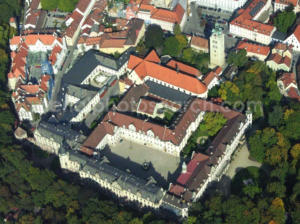 Aerial photograph Regensburg ( Bayern ) - : Fürstliches Ambiente erwartet Sie in Schloss Thurn und Taxis / Schloss St. Emmeram.Sie können die Museen besuchen und in den prunkvollsten Räumlichkeiten des Schlosses feiern. Schlossverwaltung 93047 Regensburg; Emmeramsplatz 5; Tel.: 0941 / 50 48 – 184; Fax: 0941 / 50 48 – 161; E-Mail: wbrandl@thurnundtaxis.de