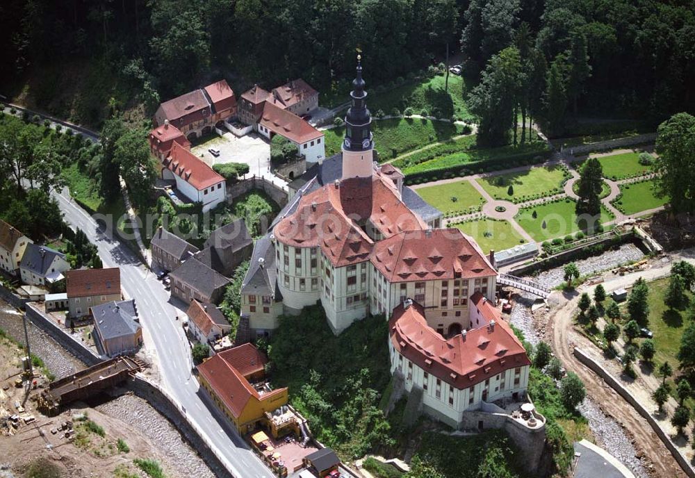 Weesenstein from the bird's eye view: Blick auf das Schloss Weesenstein im Ortsteil Weesenstein, Kontakt:Schloss Weesenstein, Am Schlossberg 1, 01809 Müglitztal / OT Weesenstein, info@schloss-weesenstein.de,