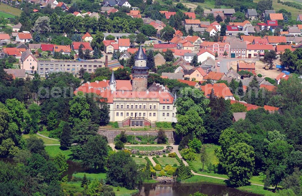 Aerial image Wiesenburg - Blick auf das Schloss Wiesenburg in Wiesenbug/Brandenburg.Das Schloss wurde urkundlich zum ersten Mal im Jahre 1161 erwähnt. Im Inneren des Schlosses sind moderne Wohnungen sowie Büroräume entstanden. Kontakt: Schloss Wiesenburg GbR, Schloss, 14827 Wiesenburg, Telefon (03 38 49) 5 58 90, Fax (03 38 49) 5 58 99