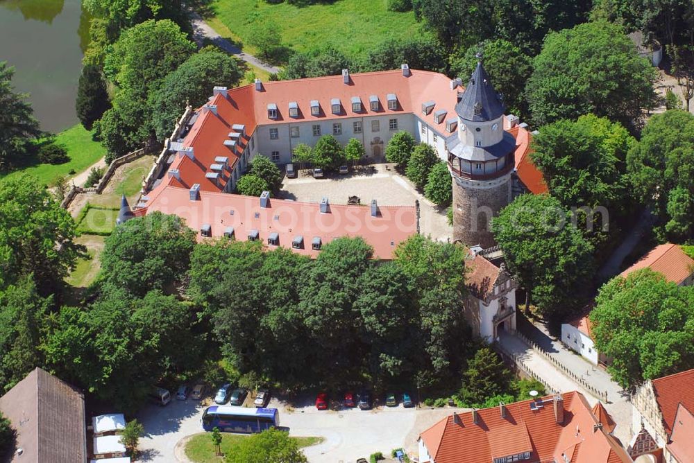 Aerial image Wiesenburg - Blick auf das Schloss Wiesenburg in Wiesenbug/Brandenburg.Das Schloss wurde urkundlich zum ersten Mal im Jahre 1161 erwähnt. Im Inneren des Schlosses sind moderne Wohnungen sowie Büroräume entstanden. Kontakt: Schloss Wiesenburg GbR, Schloss, 14827 Wiesenburg, Telefon (03 38 49) 5 58 90, Fax (03 38 49) 5 58 99