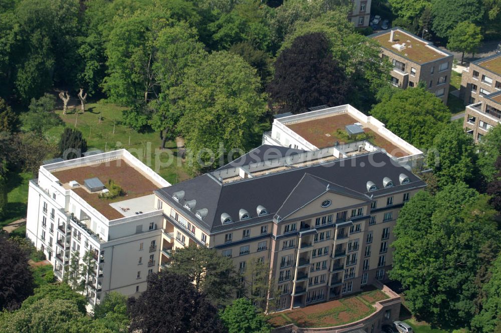 Frankfurt am Main from above - Blick auf die SchlossResidence Mühlberg im Frankfurter Stadtteil Sachsenhausen. Die Seniorenresidenz wird von Mitarbeitern der Markus Diakonie betreut und ist ein Projekt der cds Wohnbau GmbH. View of the Residence Palace Mühlberg in Sachsenhausen district of Frankfurt. The senior residence is maintained by employees of the Diakonia and Markus is a project of cds Wohnbau GmbH.