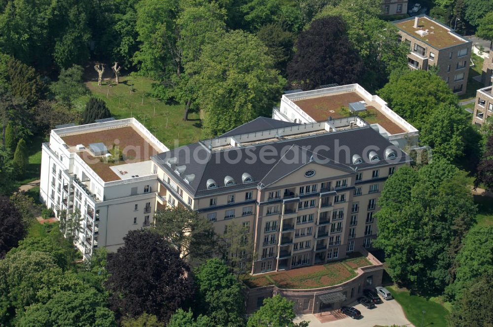 Frankfurt am Main from the bird's eye view: Blick auf die SchlossResidence Mühlberg im Frankfurter Stadtteil Sachsenhausen. Die Seniorenresidenz wird von Mitarbeitern der Markus Diakonie betreut und ist ein Projekt der cds Wohnbau GmbH. View of the Residence Palace Mühlberg in Sachsenhausen district of Frankfurt. The senior residence is maintained by employees of the Diakonia and Markus is a project of cds Wohnbau GmbH.