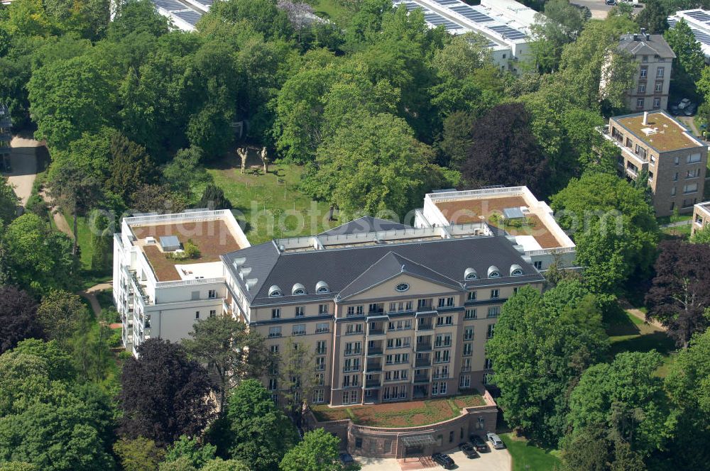 Aerial image Frankfurt am Main - Blick auf die SchlossResidence Mühlberg im Frankfurter Stadtteil Sachsenhausen. Die Seniorenresidenz wird von Mitarbeitern der Markus Diakonie betreut und ist ein Projekt der cds Wohnbau GmbH. View of the Residence Palace Mühlberg in Sachsenhausen district of Frankfurt. The senior residence is maintained by employees of the Diakonia and Markus is a project of cds Wohnbau GmbH.