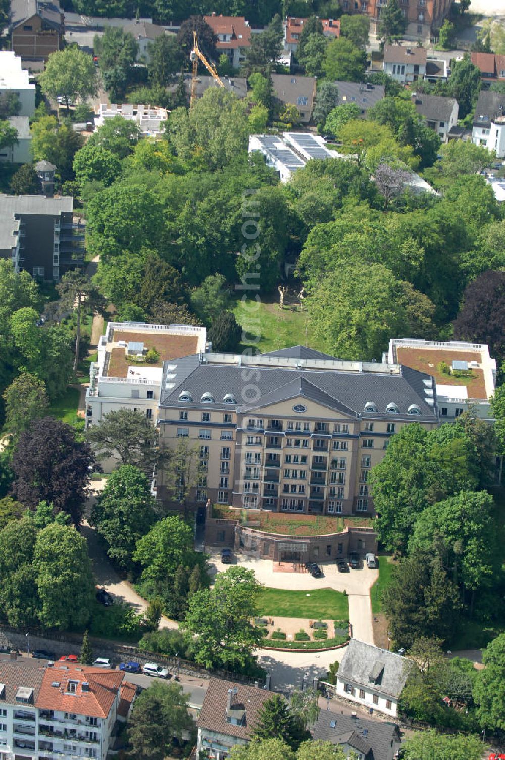 Aerial photograph Frankfurt am Main - Blick auf die SchlossResidence Mühlberg im Frankfurter Stadtteil Sachsenhausen. Die Seniorenresidenz wird von Mitarbeitern der Markus Diakonie betreut und ist ein Projekt der cds Wohnbau GmbH. View of the Residence Palace Mühlberg in Sachsenhausen district of Frankfurt. The senior residence is maintained by employees of the Diakonia and Markus is a project of cds Wohnbau GmbH.