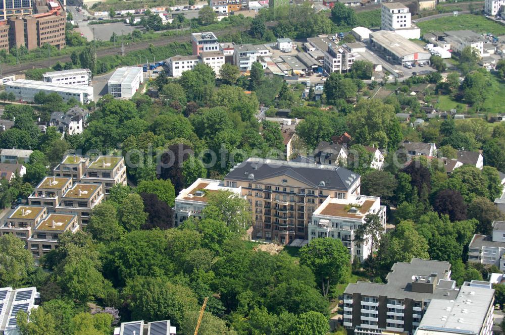 Frankfurt am Main from the bird's eye view: Blick auf die SchlossResidence Mühlberg im Frankfurter Stadtteil Sachsenhausen. Die Seniorenresidenz wird von Mitarbeitern der Markus Diakonie betreut und ist ein Projekt der cds Wohnbau GmbH. View of the Residence Palace Mühlberg in Sachsenhausen district of Frankfurt. The senior residence is maintained by employees of the Diakonia and Markus is a project of cds Wohnbau GmbH.