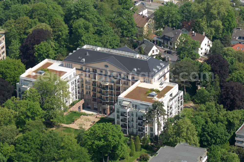 Aerial image Frankfurt am Main - Blick auf die SchlossResidence Mühlberg im Frankfurter Stadtteil Sachsenhausen. Die Seniorenresidenz wird von Mitarbeitern der Markus Diakonie betreut und ist ein Projekt der cds Wohnbau GmbH. View of the Residence Palace Mühlberg in Sachsenhausen district of Frankfurt. The senior residence is maintained by employees of the Diakonia and Markus is a project of cds Wohnbau GmbH.