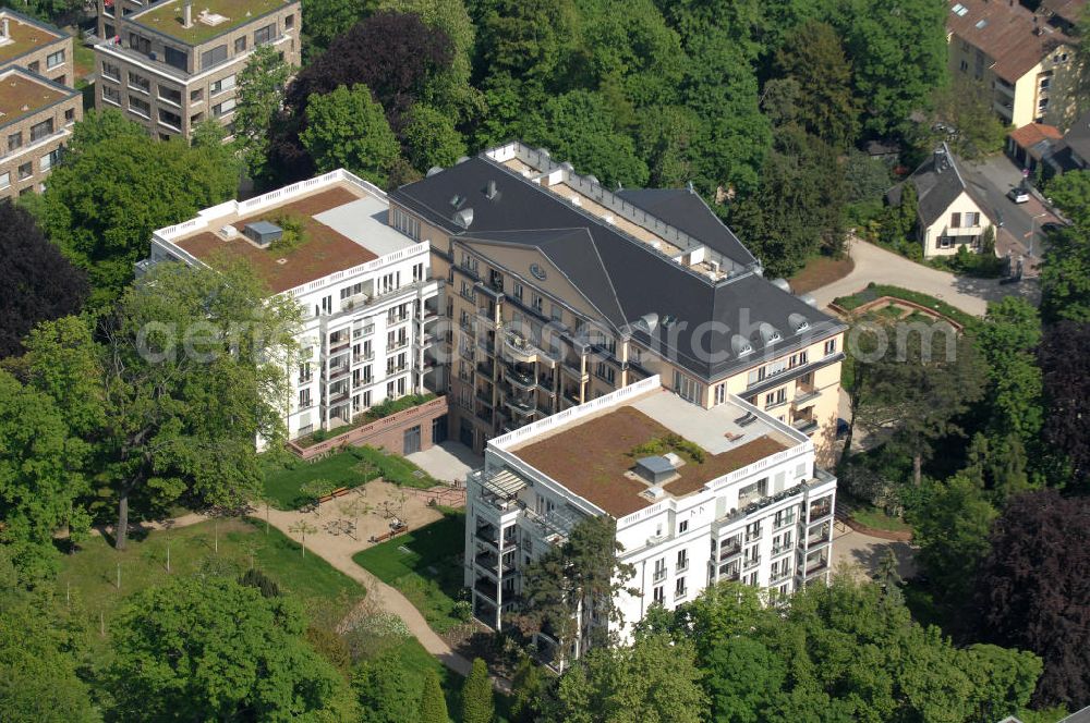 Frankfurt am Main from above - Blick auf die SchlossResidence Mühlberg im Frankfurter Stadtteil Sachsenhausen. Die Seniorenresidenz wird von Mitarbeitern der Markus Diakonie betreut und ist ein Projekt der cds Wohnbau GmbH. View of the Residence Palace Mühlberg in Sachsenhausen district of Frankfurt. The senior residence is maintained by employees of the Diakonia and Markus is a project of cds Wohnbau GmbH.