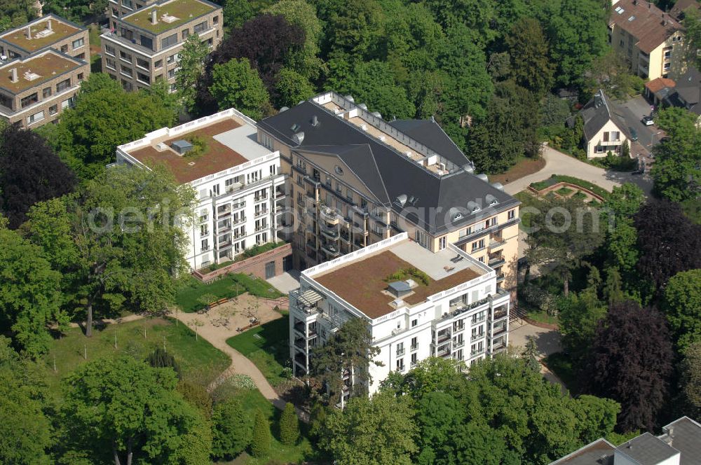 Frankfurt am Main from the bird's eye view: Blick auf die SchlossResidence Mühlberg im Frankfurter Stadtteil Sachsenhausen. Die Seniorenresidenz wird von Mitarbeitern der Markus Diakonie betreut und ist ein Projekt der cds Wohnbau GmbH. View of the Residence Palace Mühlberg in Sachsenhausen district of Frankfurt. The senior residence is maintained by employees of the Diakonia and Markus is a project of cds Wohnbau GmbH.