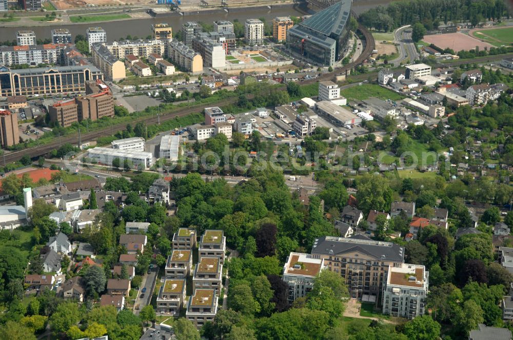 Aerial photograph Frankfurt am Main - Blick auf die SchlossResidence Mühlberg im Frankfurter Stadtteil Sachsenhausen. Die Seniorenresidenz wird von Mitarbeitern der Markus Diakonie betreut und ist ein Projekt der cds Wohnbau GmbH. View of the Residence Palace Mühlberg in Sachsenhausen district of Frankfurt. The senior residence is maintained by employees of the Diakonia and Markus is a project of cds Wohnbau GmbH.