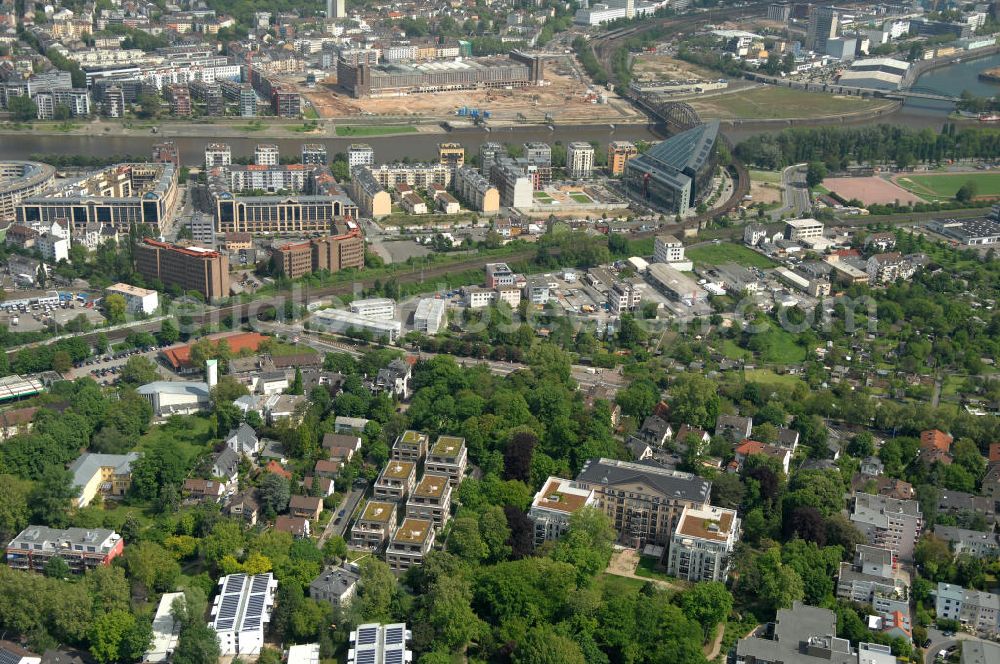 Frankfurt am Main from above - Blick auf die SchlossResidence Mühlberg im Frankfurter Stadtteil Sachsenhausen. Die Seniorenresidenz wird von Mitarbeitern der Markus Diakonie betreut und ist ein Projekt der cds Wohnbau GmbH. View of the Residence Palace Mühlberg in Sachsenhausen district of Frankfurt. The senior residence is maintained by employees of the Diakonia and Markus is a project of cds Wohnbau GmbH.