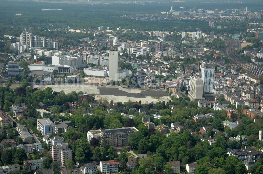 Aerial image Frankfurt am Main - Blick auf die SchlossResidence Mühlberg im Frankfurter Stadtteil Sachsenhausen. Die Seniorenresidenz wird von Mitarbeitern der Markus Diakonie betreut und ist ein Projekt der cds Wohnbau GmbH. View of the Residence Palace Mühlberg in Sachsenhausen district of Frankfurt. The senior residence is maintained by employees of the Diakonia and Markus is a project of cds Wohnbau GmbH.