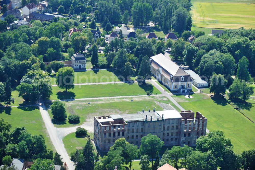 Aerial image Zerbst - Blick auf die Schloßruine Zerbst. Am 16. April 1945 wurde das Schloss durch Bomben getroffen und brannte anschließend vollständig aus. Dabei wurde die kostbare, erhaltene Innenausstattung ebenso vernichtet wie die Ausstellungsstücke des Museums und die Dokumente des Staatsarchivs. Ein Förderverein widmet sich heute dem Erhalt und der Sicherung der Ruine. View of the castle ruins Zerbst.