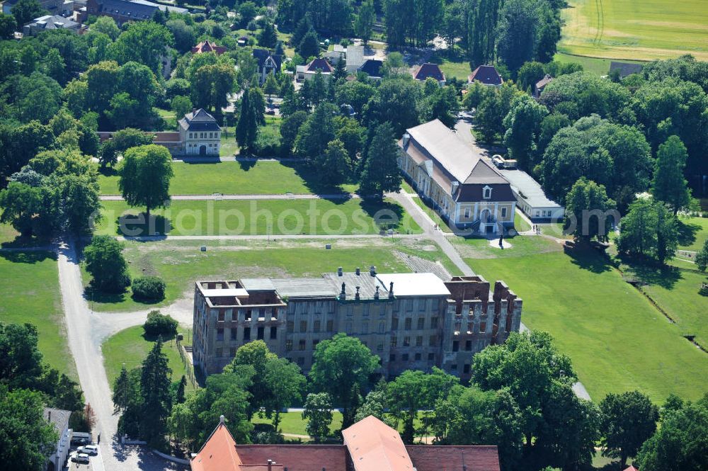 Zerbst from above - Blick auf die Schloßruine Zerbst. Am 16. April 1945 wurde das Schloss durch Bomben getroffen und brannte anschließend vollständig aus. Dabei wurde die kostbare, erhaltene Innenausstattung ebenso vernichtet wie die Ausstellungsstücke des Museums und die Dokumente des Staatsarchivs. Ein Förderverein widmet sich heute dem Erhalt und der Sicherung der Ruine. View of the castle ruins Zerbst.