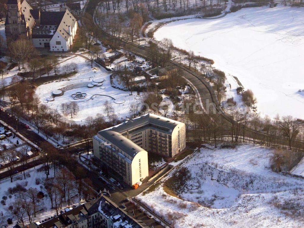 Aerial photograph Chemnitz / Sachsen - 15.01.2006 Chemnitz / Sachsen: Vereister, schneebedeckter See des Wohnparks am Schloßteich der HVB Immobilien AG in Chemnitz / Sachsen