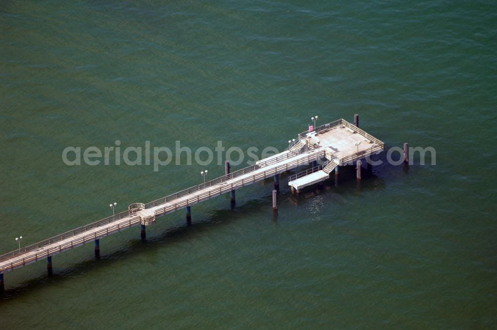 Graal-Müritz from above - Blick auf die Seebrücke in Graal-Müritz. Sie wurde 1993 fertiggestellt und ist 350m lang. Touristinformation: TOURISMUS- UND KUR GmbH, Rostocker Str. 3, 18181 Graal-Müritz, Tel. +49 (0)38206 7030, Fax +49 (0)38206 70320, Homepage: