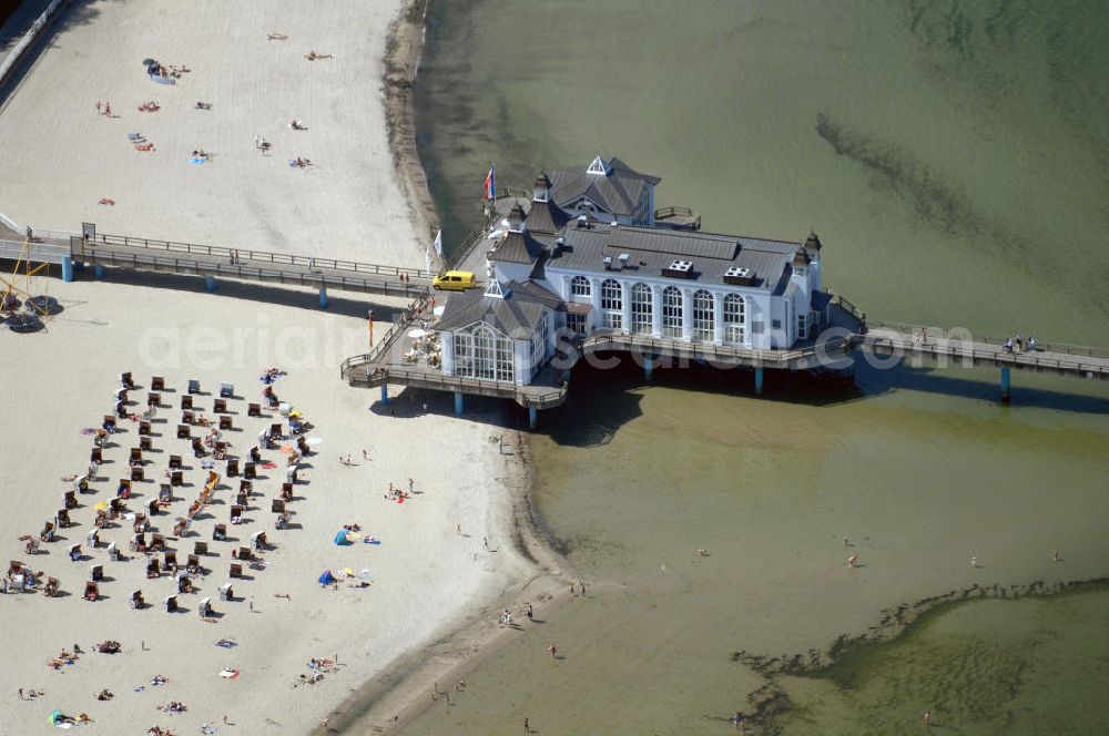 Ostseebad Sellin from the bird's eye view: Blick auf die Seebrücke Sellin auf Rügen. Kontakt: Seebrücke Sellin GmbH, Seebrücke 1, 18586 Sellin, Tel. 38303 9296-00, Fax 38303 9296-99, E-Mail: info@seebrueckesellin.de