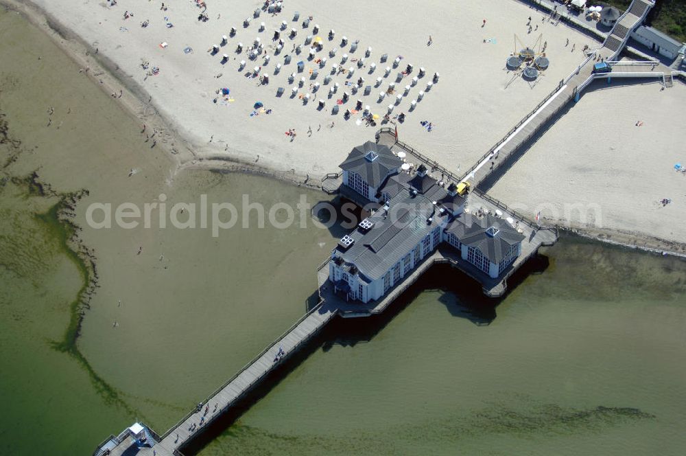 Ostseebad Sellin from the bird's eye view: Blick auf die Seebrücke Sellin auf Rügen. Kontakt: Seebrücke Sellin GmbH, Seebrücke 1, 18586 Sellin, Tel. 38303 9296-00, Fax 38303 9296-99, E-Mail: info@seebrueckesellin.de