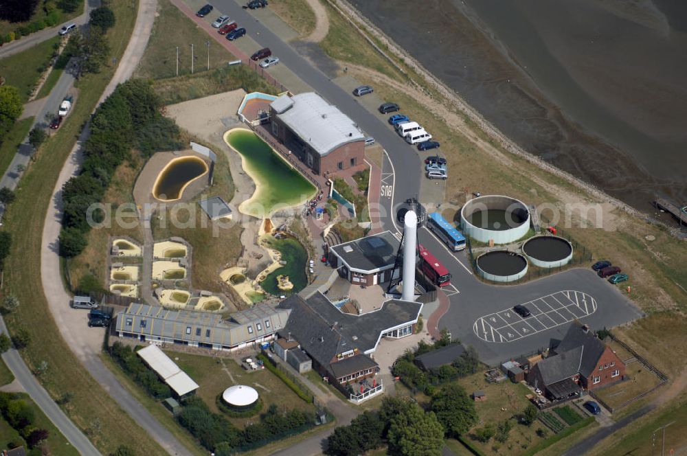 Aerial photograph Friedrichskoog - Die Seehundstation Friedrichskoog ist eine Einrichtung der Gemeinde und des Landesjagdverbandes (LJV). Sie wurde 1985 gegründet. Die Aufgaben dieser Einrichtung sind Informations- und Umweltbildungsarbeit, tierschutzgerechte Aufzucht von Seehunden und Forschungsinitiativen zum Artenschutz. Adresse: Seehundstation Friedrichskoog, An der Seeschleuse 4, 25718 Friedrichskoog, +49 (0)4854 13 72, Fax +49 (0)4854 92 31