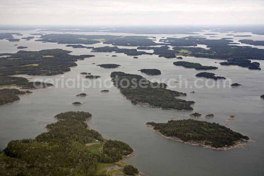 Aerial image Rautavesi - Blick auf ein Seengebiet bei Ruovesi. Finnland ist mit unendlich vielen Seen und Wäldern bedeckt. Nur wenige sind bewohnt. View of a lake area in Ruovesi. Finland is covered with innumerable lakes and forests. Only a few are inhabited.