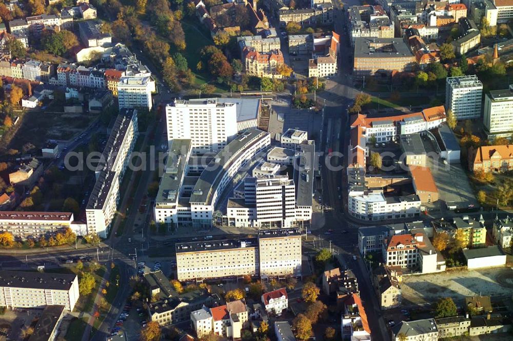 Aerial image Cottbus - 29.10.2005 Cottbus, Direkt im Herzen der Stadt, zwischen historischem und modernem Stadtkern, präsentiert sich seit fast 30 Jahren das größte Veranstaltungshaus Brandenburgs, die Stadthalle Cottbus.