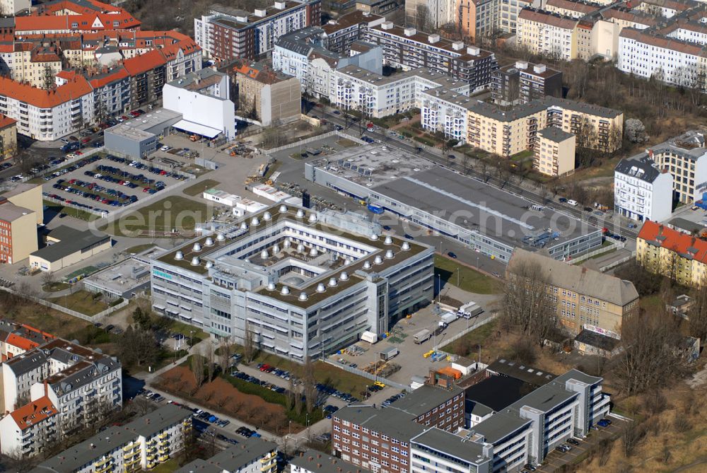 Berlin Treptow from the bird's eye view: Blick auf die SIEMENS-Niederlassung an der Kiefholzstrasse / Elsenstrasse in Berlin-Treptow