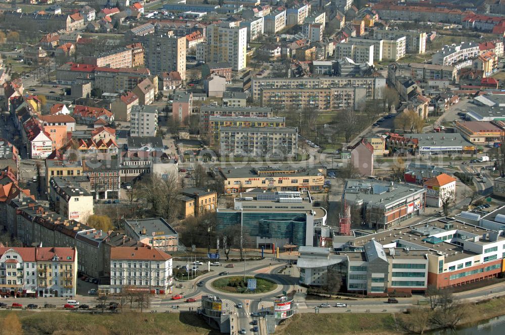 Frankfurt (Oder) from above - Blick auf die Nachbarstadt von Frankfurt (Oder), Slubice in Polen. Bis 1945 gehörte das heutige Stadtgebiet als Dammvorstadt bzw. Gartenstadt zu Frankfurt (Oder). View of the neighboring town of Frankfurt (Oder), Slubice in Poland. Until 1945 the present city area was part of the city of Frankfurt (Oder) as a suburb.