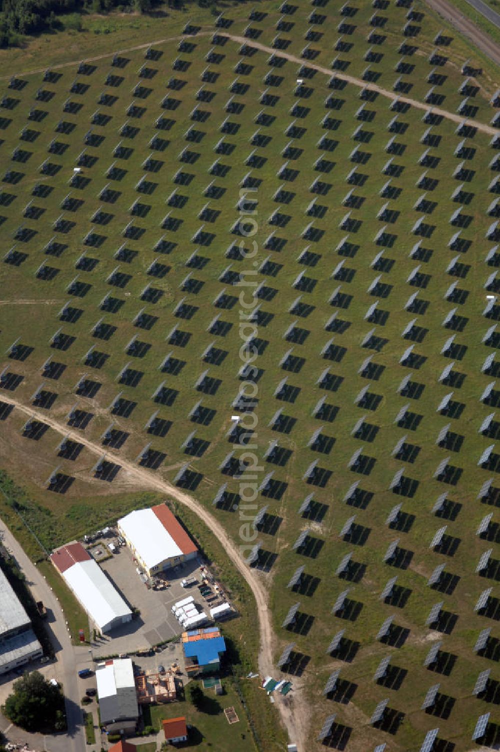 Aerial photograph Borna - Blick auf ein Solarkraftwerk in Borna. Es wurde auf der Fläche eines ehemaligen Braunkohlekraftwerk errichtet und 2006 in Betrieb genommen. Es besteht aus 438 schwenkbaren Kollektoren und produziert Strom für 180 Haushalte. Betrieben wird es von der Firma Gesosol. GEOSOL Gesellschaft für Solarenergie mbH, Cicerostraße 37, 10709 Berlin, Tel. +49 (0)30 894086 0, Fax +49 (0)30 894086 11, Email info@geosol.de