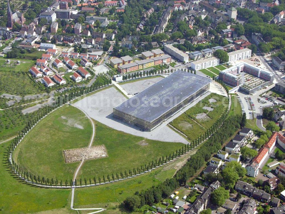 Herne from the bird's eye view: Energiepark Mont-Cenis der Stadtwerke Herne, Stadtteilrathaus Herne-Sodingen und Fortbildungsakademie des Innenministeriums NRW. In die Dachflächen und die südwestlichen Seitenflächen der Glashülle wurde eines der größten Solarkraftwerke seiner Art integriert. Betriebsgesellschaft Akademie Mont-Cenis Herne mbH; Mont-Cenis-Platz 1; D-44627 Herne; Telefon: 02323-9650; Fax:02323-9651999;Mail:info@akademie-mont-cenis.de