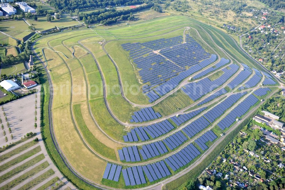 Aerial photograph Magdeburg - View of the solar park in Magdeburg in Saxony-Anhalt. Under the direction of the WSB group, there was built the solar park within 5 months on the former domestic waste landfill Cracauer Anger, which was closed in 1998. The plant went into operation in December 2011