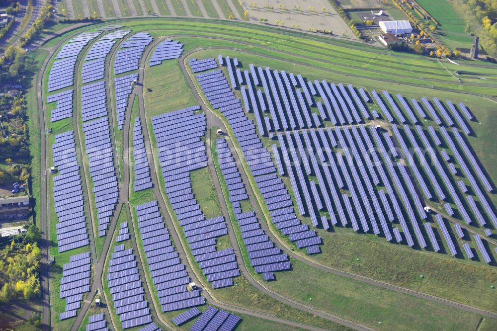 Aerial photograph Magdeburg - View of the solar park in Magdeburg in Saxony-Anhalt. Under the direction of the WSB group, there was built the solar park within 5 months on the former domestic waste landfill Cracauer Anger, which was closed in 1998. The plant went into operation in December 2011