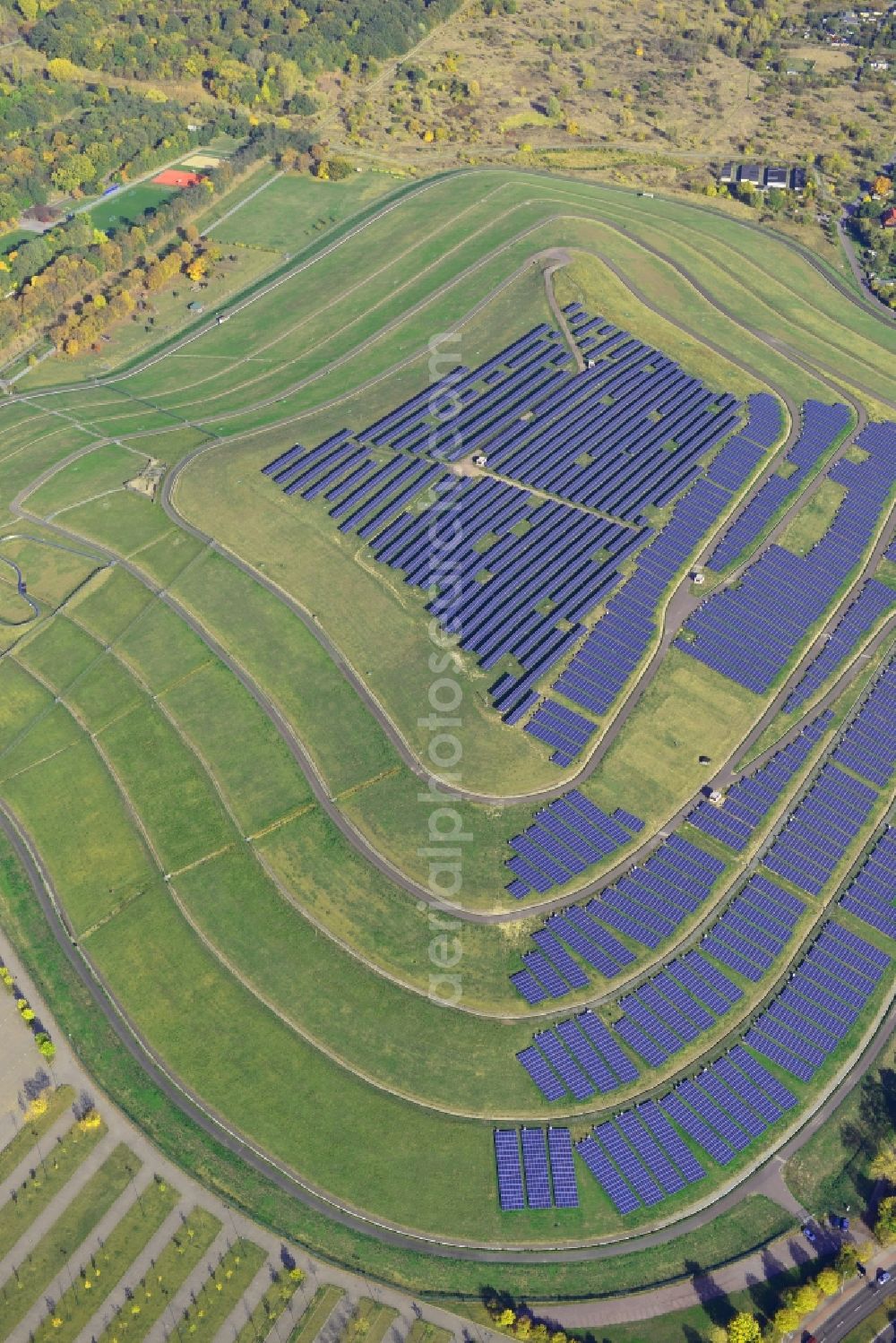 Aerial photograph Magdeburg - View of the solar park in Magdeburg in Saxony-Anhalt. Under the direction of the WSB group, there was built the solar park within 5 months on the former domestic waste landfill Cracauer Anger, which was closed in 1998. The plant went into operation in December 2011