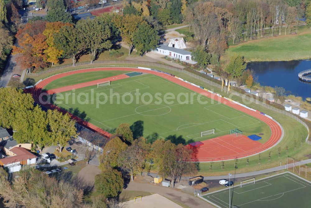 Rathenow from the bird's eye view: Blick auf den Sportplatz des BSC Rathenow, der inmitten des ehem. Landesgartenschaugeländes in Rathenow liegt. Seit April 2007 wird das LAGA-Gelände auf der Schwedendamminsel als Optikpark Rathenow genutzt. Kontakt: BSC Rathenow 1994 e.V., Sportplatz Friedrich-Ludwig-Jahn, Am Schwedendamm 8, 14712 Rathenow, Tel.: 03385 496657