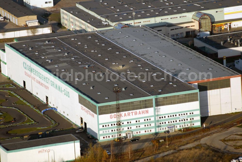 Grimma from above - Blick auf eine Sportstätte im Gewerbegebiet Grimma Süd mit Eislaufhalle, Bowlingtreff und Go-Kart Bahn. Kontakt: Stadt Grimma Stadtentwicklungsamt Jochen Lischke, Markt 16,17 04668 Grimma, Tel. +49(0)3437 9858 410, Fax +49(0)3437 9858 226, Email: lischke-stadtverwaltung@grimma.de; Geschäftsstelle ESV Grimma e.V., Südstraße 80 (Gebäude 86.4) 04668 Grimma, Tel. +49(0)3437 97379 7, Fax +49(0)3437 97379 5, Email: info@eissporthalle-grimma.de; Bowlingtreff Kugellager, Südstraße 80 04668, Tel. +49(0)3437972727; Lap´s Kartrennbahn, Südstraße 80 (Gebäude 86.2) 04668 Grimma, Tel. +49(0)3437972297, Fax +49(0)3437 972297, Email: laps@kartrennbahn.de