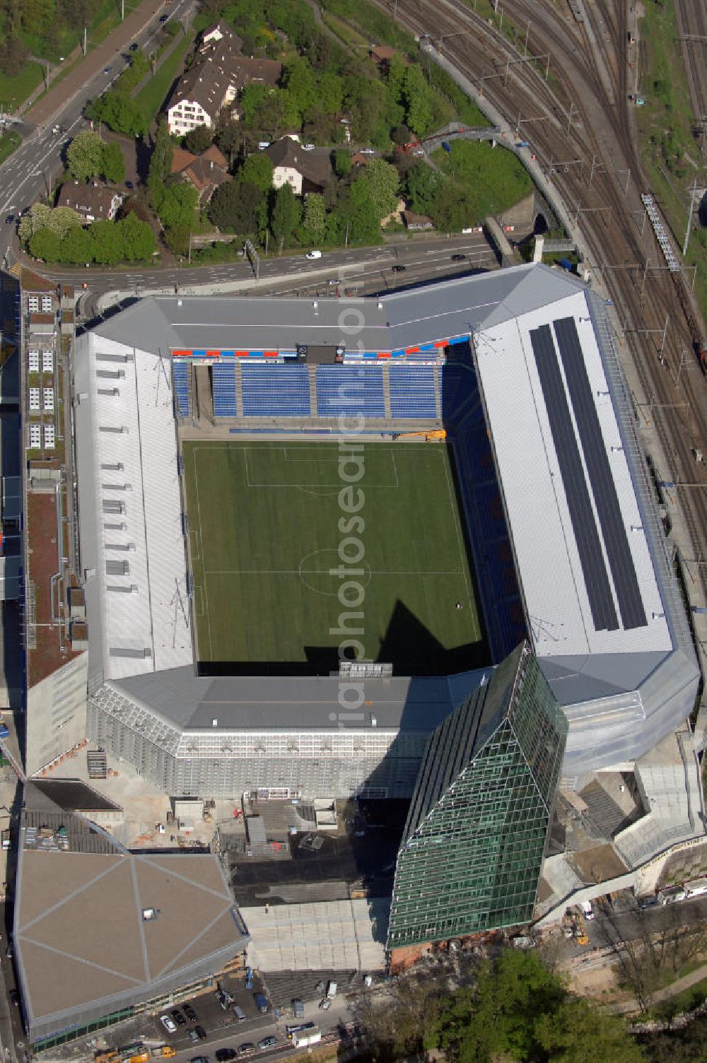 Aerial photograph Basel - Der St. Jakob-Park (früher St. Jakob-Stadion, lokal Joggeli genannt) ist zur Zeit das grösste Fussballstadion der Schweiz und ist Teil des Sportzentrum St. Jakob. Es ist das Heimstadion des Fussballclub Basel (FCB). Es wurde von den Architekten Herzog & de Meuron von 1999 bis 2001 erstellt und hat ein Fassungsvermögen von 38500 Sitzplätzen. Es ist Austragungsort und Eröffnungsort der Europameisterschaft 2008. Zum St. Jakob-Park gehört auch der neu erbaute St.Jakob Turm mit Glasfassade.