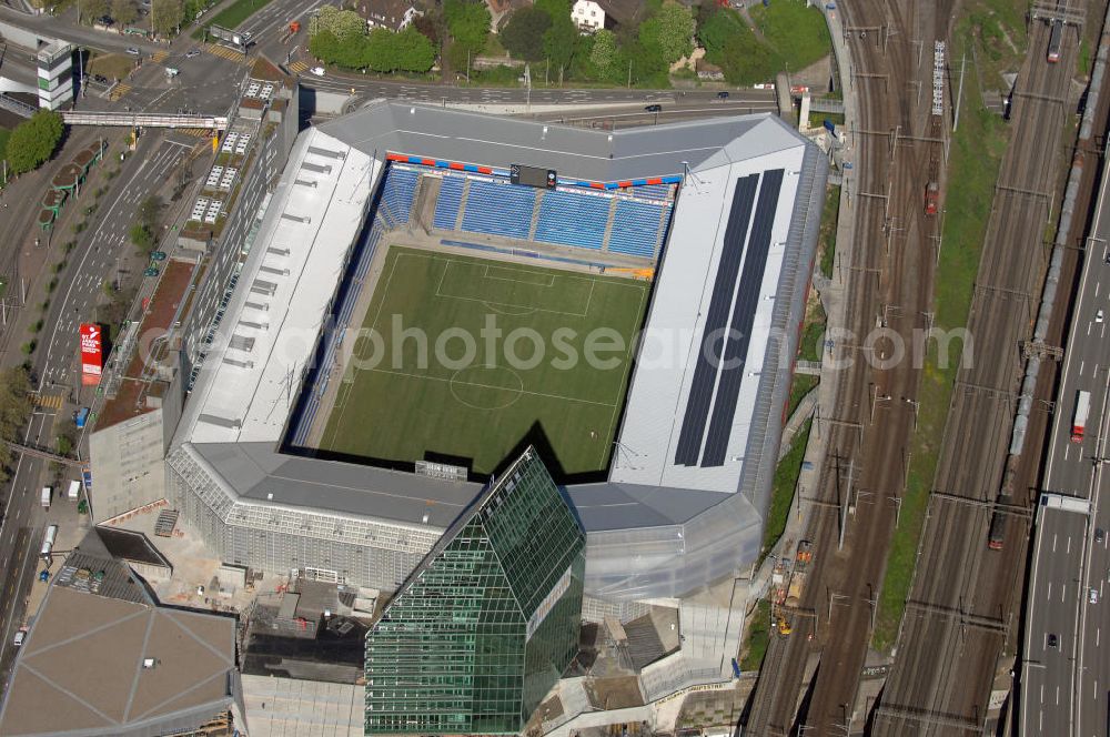 Aerial photograph Basel - Der St. Jakob-Park (früher St. Jakob-Stadion, lokal Joggeli genannt) ist zur Zeit das grösste Fussballstadion der Schweiz und ist Teil des Sportzentrum St. Jakob. Es ist das Heimstadion des Fussballclub Basel (FCB). Es wurde von den Architekten Herzog & de Meuron von 1999 bis 2001 erstellt und hat ein Fassungsvermögen von 38500 Sitzplätzen. Es ist Austragungsort und Eröffnungsort der Europameisterschaft 2008. Zum St. Jakob-Park gehört auch der neu erbaute St.Jakob Turm mit Glasfassade.