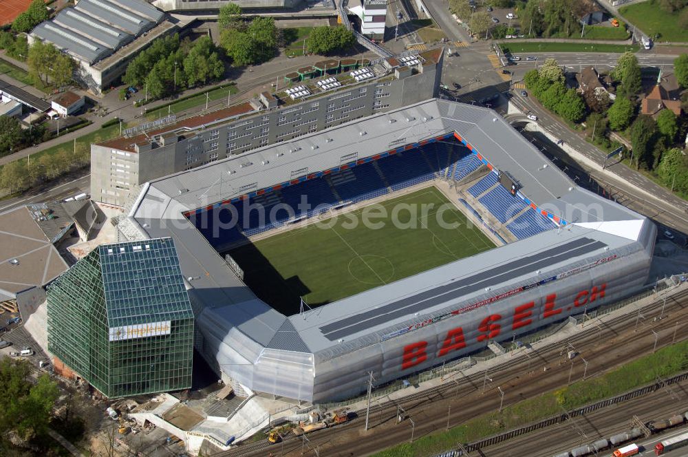 Aerial photograph Basel - Der St. Jakob-Park (früher St. Jakob-Stadion, lokal Joggeli genannt) ist zur Zeit das grösste Fussballstadion der Schweiz und ist Teil des Sportzentrum St. Jakob. Es ist das Heimstadion des Fussballclub Basel (FCB). Es wurde von den Architekten Herzog & de Meuron von 1999 bis 2001 erstellt und hat ein Fassungsvermögen von 38500 Sitzplätzen. Es ist Austragungsort und Eröffnungsort der Europameisterschaft 2008. Zum St. Jakob-Park gehört auch der neu erbaute St.Jakob Turm mit Glasfassade.