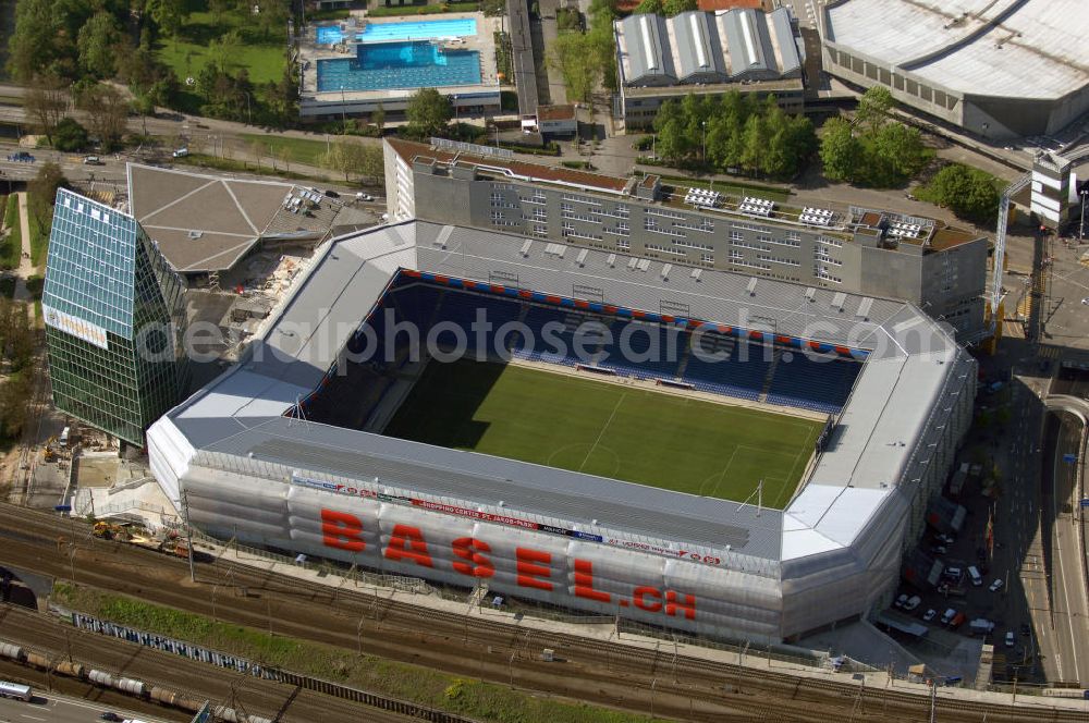 Aerial photograph Basel - Der St. Jakob-Park (früher St. Jakob-Stadion, lokal Joggeli genannt) ist zur Zeit das grösste Fussballstadion der Schweiz und ist Teil des Sportzentrum St. Jakob. Es ist das Heimstadion des Fussballclub Basel (FCB). Es wurde von den Architekten Herzog & de Meuron von 1999 bis 2001 erstellt und hat ein Fassungsvermögen von 38500 Sitzplätzen. Es ist Austragungsort und Eröffnungsort der Europameisterschaft 2008. Zum St. Jakob-Park gehört auch der neu erbaute St.Jakob Turm mit Glasfassade.