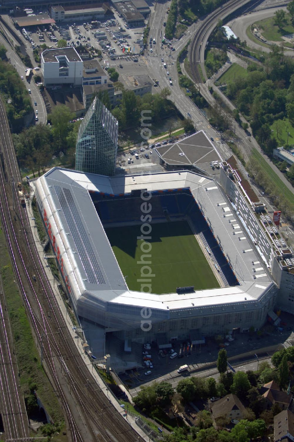 Aerial photograph Basel - Der St. Jakob-Park (früher St. Jakob-Stadion, lokal Joggeli genannt) ist zur Zeit das grösste Fussballstadion der Schweiz und ist Teil des Sportzentrum St. Jakob. Es ist das Heimstadion des Fussballclub Basel (FCB). Es wurde von den Architekten Herzog & de Meuron von 1999 bis 2001 erstellt und hat ein Fassungsvermögen von 38500 Sitzplätzen. Es ist Austragungsort und Eröffnungsort der Europameisterschaft 2008. Zum St. Jakob-Park gehört auch der neu erbaute St.Jakob Turm mit Glasfassade.