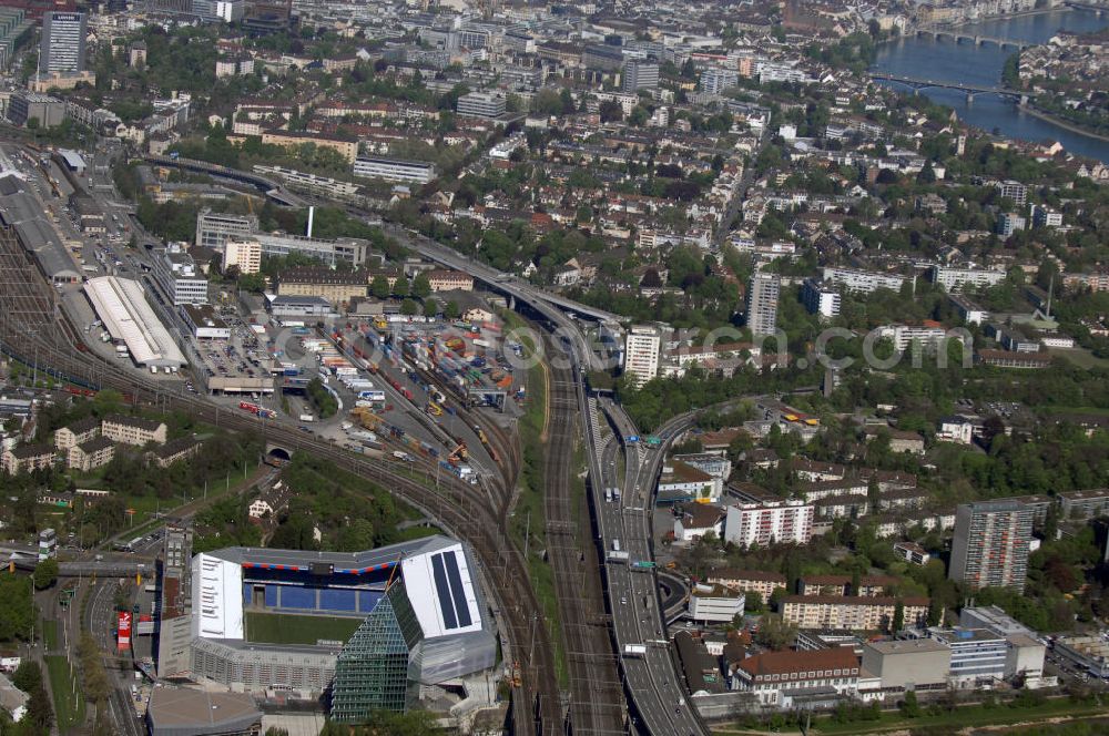 Aerial image Basel - Blick über die Stadt mit Stadion und Bahnhof. Der St. Jakob-Park (früher St. Jakob-Stadion, lokal Joggeli genannt) ist zur Zeit das grösste Fussballstadion der Schweiz und ist Teil des Sportzentrum St. Jakob. Es ist das Heimstadion des Fussballclub Basel (FCB). Es wurde von den Architekten Herzog & de Meuron von 1999 bis 2001 erstellt und hat ein Fassungsvermögen von 38500 Sitzplätzen. Es ist Austragungsort und Eröffnungsort der Europameisterschaft 2008. Zum St. Jakob-Park gehört auch der neu erbaute St.Jakob Turm mit Glasfassade.