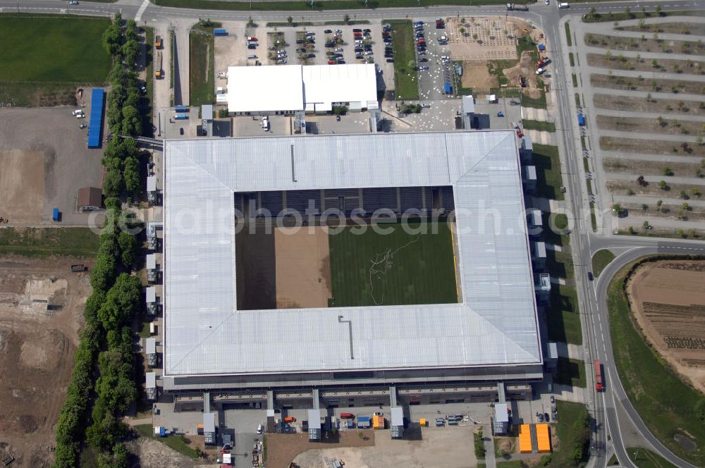 Aerial photograph Salzburg - Das EM Stadion Wals-Siezenheim ist ein 28.900 Zuschauer fassendes Fußballstadion am Stadtrand von Salzburg in der Gemeinde Wals-Siezenheim, und Heimstätte des Fußballverein FC Red Bull Salzburg. Bei der Fußball Europameisterschaft 2008 wird es einer der vier österreichischen Austragungsorte sein. Aus diesem Grund trägt es, neben der Gemeindebezeichnung auch das Kürzel EM im offiziellen Stadionnamen. Eine eventuelle Umbenennung darf erst nach Beendigung der Europameisterschaft 2008 erfolgen. Das Stadion wurde im März 2003 fertiggestellt und gilt als Nachfolger des alten Lehener Stadions in dem von 1971 bis 2003 der Fußballverein Austria Salzburg beheimatet war.