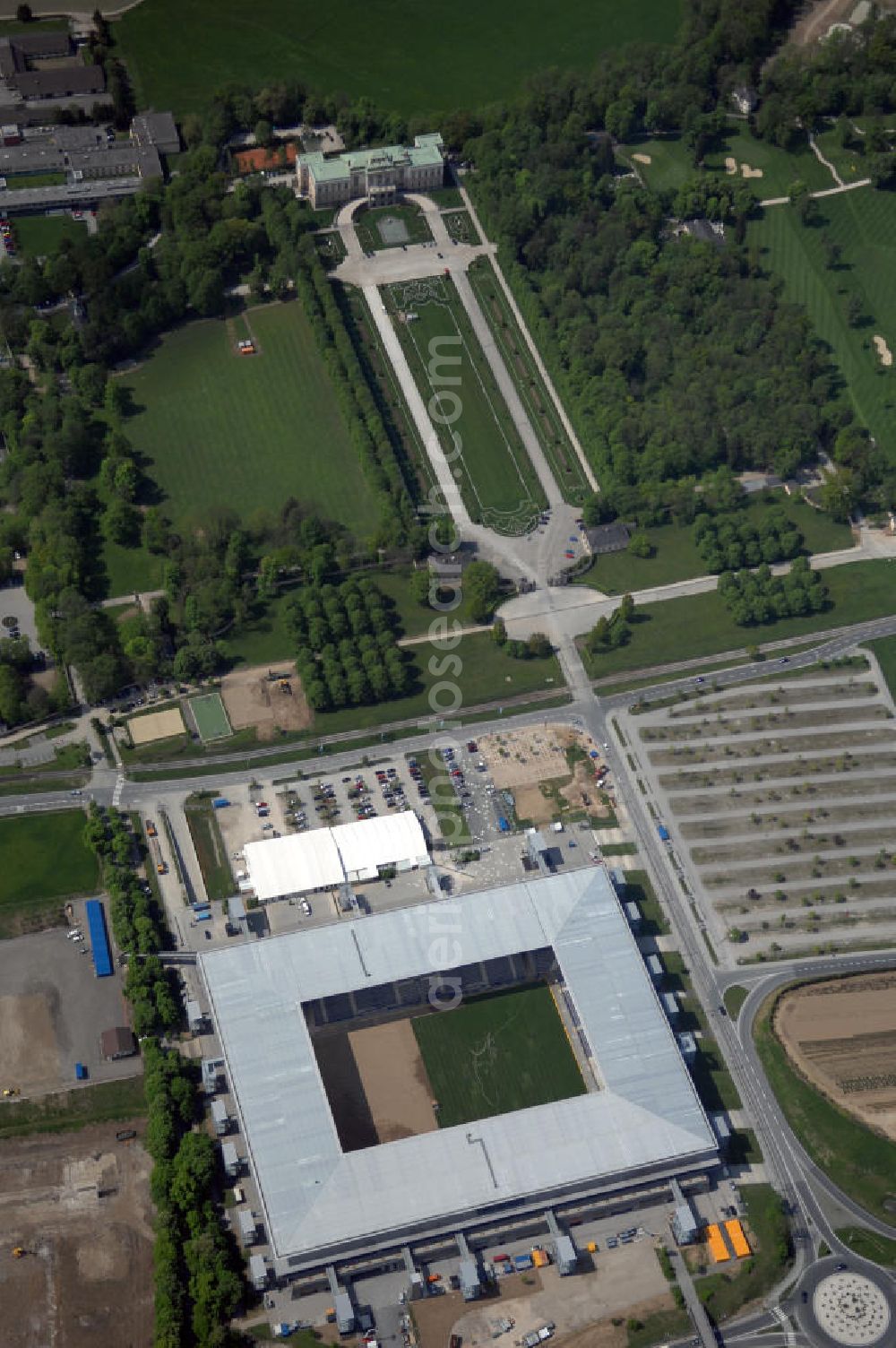 Aerial image Salzburg - Das EM Stadion Wals-Siezenheim ist ein 28.900 Zuschauer fassendes Fußballstadion am Stadtrand von Salzburg in der Gemeinde Wals-Siezenheim, und Heimstätte des Fußballverein FC Red Bull Salzburg. Bei der Fußball Europameisterschaft 2008 wird es einer der vier österreichischen Austragungsorte sein. Aus diesem Grund trägt es, neben der Gemeindebezeichnung auch das Kürzel EM im offiziellen Stadionnamen. Eine eventuelle Umbenennung darf erst nach Beendigung der Europameisterschaft 2008 erfolgen. Das Stadion wurde im März 2003 fertiggestellt und gilt als Nachfolger des alten Lehener Stadions in dem von 1971 bis 2003 der Fußballverein Austria Salzburg beheimatet war.