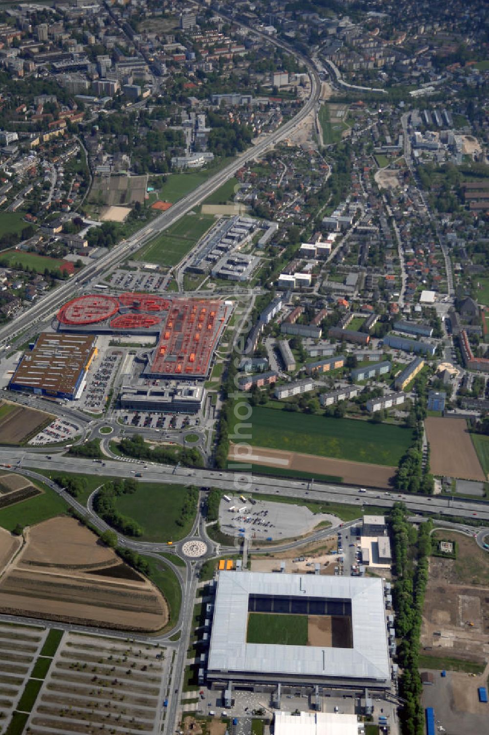 Aerial photograph Salzburg - Das EM Stadion Wals-Siezenheim ist ein 28.900 Zuschauer fassendes Fußballstadion am Stadtrand von Salzburg in der Gemeinde Wals-Siezenheim, und Heimstätte des Fußballverein FC Red Bull Salzburg. Bei der Fußball Europameisterschaft 2008 wird es einer der vier österreichischen Austragungsorte sein. Aus diesem Grund trägt es, neben der Gemeindebezeichnung auch das Kürzel EM im offiziellen Stadionnamen. Eine eventuelle Umbenennung darf erst nach Beendigung der Europameisterschaft 2008 erfolgen. Das Stadion wurde im März 2003 fertiggestellt und gilt als Nachfolger des alten Lehener Stadions in dem von 1971 bis 2003 der Fußballverein Austria Salzburg beheimatet war.